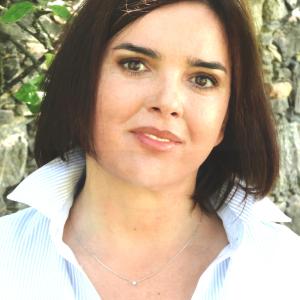 Gabriela Nedoma, Expertin für Heilpflanzenkunde, Grüne Kosmetik & traditionelle Hautpflege, Autorin & Seminarleiterin