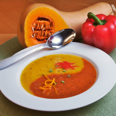 BaBlü® TCM Suppe im Teller mit Yin Yang Muster TCM Suppe im Teller mit Yin Yang Muster