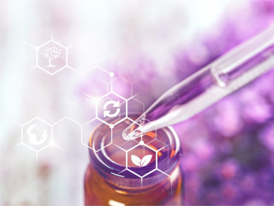 Lavendel und Pipettenflasche