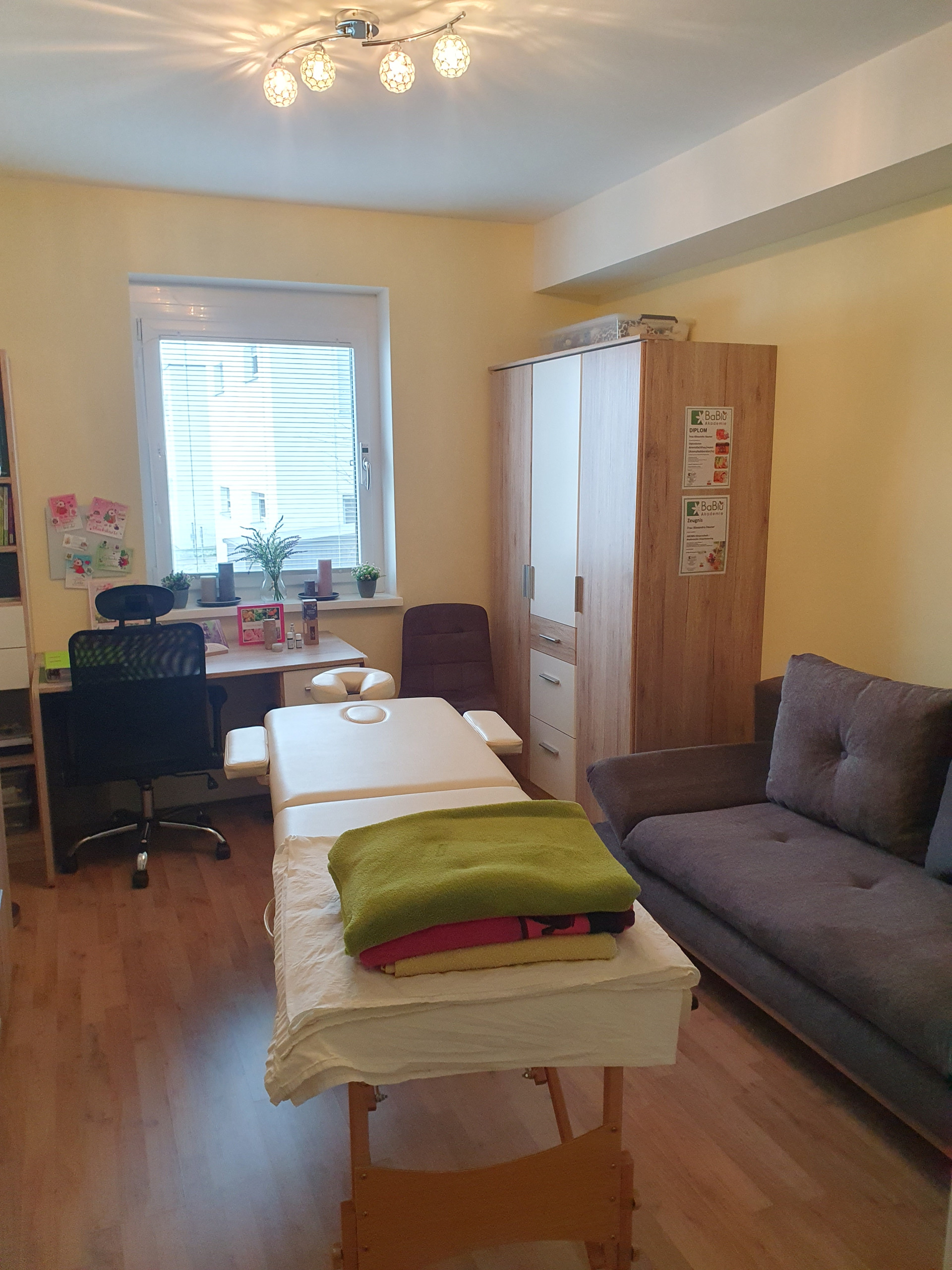 Praxisraum für Aromatherapie 1 | Alexandra Hauner Praxisraum für Aromatherapie 1 | Alexandra Hauner