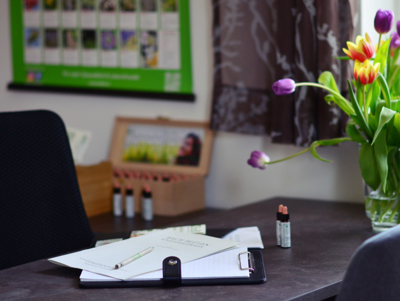 Bachblütenpraxis Arbeitsplatz | Sabrina Heiß-Walcher Bachblütenpraxis Arbeitsplatz | Sabrina Heiß-Walcher