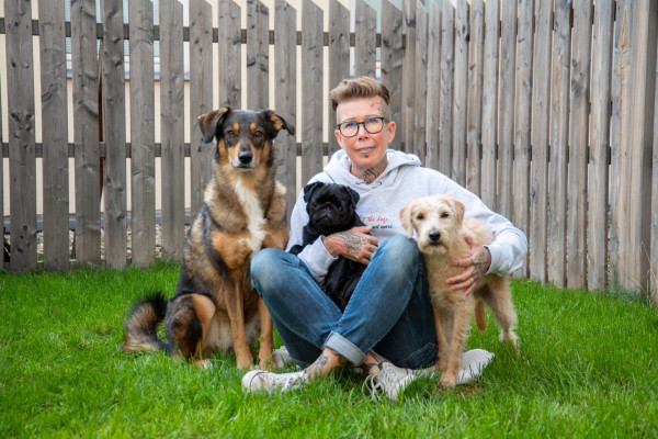 Ellen Fuhrmann mit ihren Hunden Ellen Fuhrmann mit ihren Hunden