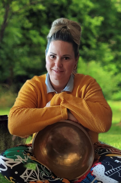 Tanja Huber - begeisterte Absolventin der Dipl. Klangpunktur Praktiker/in Tanja Huber - begeisterte Absolventin der Dipl. Klangpunktur Praktiker/in