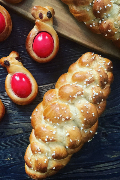 Osterstriezel, Brot, Gebäck