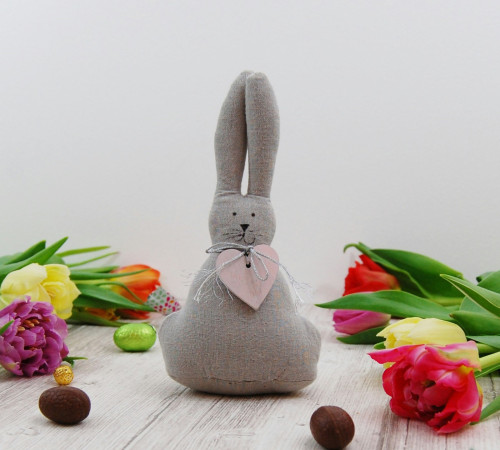 Ostern, Hase, Schokoeier, Blumen