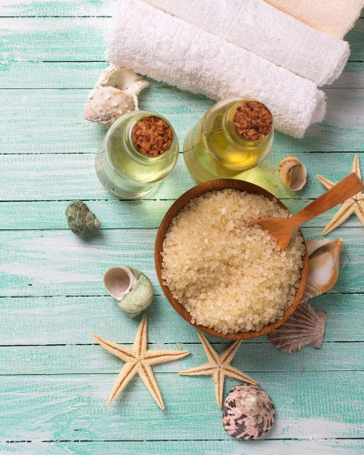 Aromatherapie im Sommer: Ätherische Öle, Sand & Muscheln als natürliche Begleiter für Urlaub, Erfrischung & Schutz