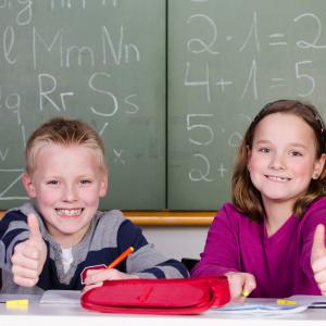 Kinder in der Schule - Fotolia