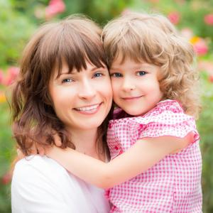 Mama und Tochter - Fotolia Sunny Studio Mama und Tochter - Fotolia Sunny Studio