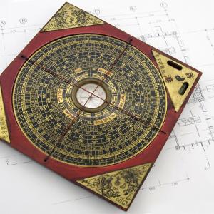 Feng Shui Kompass LoPan - Fotolia Charles Taylor Feng Shui Kompass LoPan - Fotolia Charles Taylor