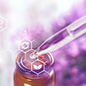 Flasche und Tropfer - Ätherische Öle, Komplementäre Pflege,  AdobeStock BillionPhotos.com Flasche und Tropfer - Ätherische Öle, Komplementäre Pflege,  AdobeStock BillionPhotos.com