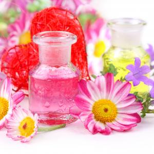 Blüten Ätherische Öle, Komplementäre Pflege - Fotolia Floydine
