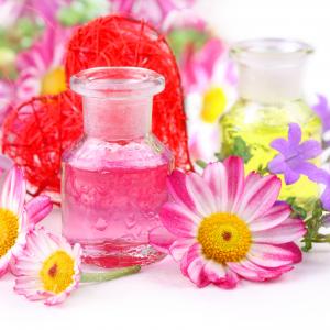 Blüten Ätherische Öle, Komplementäre Pflege - Fotolia Floydine Blüten Ätherische Öle, Komplementäre Pflege - Fotolia Floydine