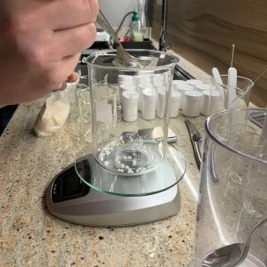 Im Kurs Zert. Gewerbliche Kosmetikherstellung zeigen dir unsere ExpertInnen, wie du eine Produktinformationsdatei für ein kosmetisches Produkt erstellst. Im Kurs Zert. Gewerbliche Kosmetikherstellung zeigen dir unsere ExpertInnen, wie du eine Produktinformationsdatei für ein kosmetisches Produkt erstellst.