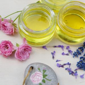 Öle - Rohstoffe in der Kosmetikherstellung und beim Seifensieden
