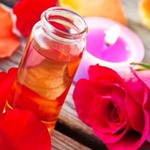 Energetische Aromatherapie, Chakratherapie mit ätherischen Ölen AdobeStock PhotoSG Energetische Aromatherapie, Chakratherapie mit ätherischen Ölen AdobeStock PhotoSG