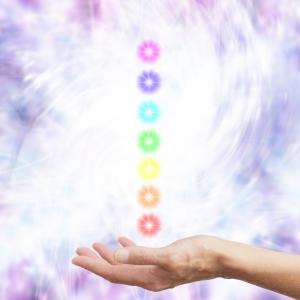 Hand Farbkreise Chakrenlehre und Kurs in Graz - AdobeStock Nikki Zalewski