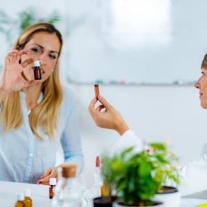 Professionelle Bachblütenberatung - AdobeStock Microgen Professionelle Bachblütenberatung - AdobeStock Microgen
