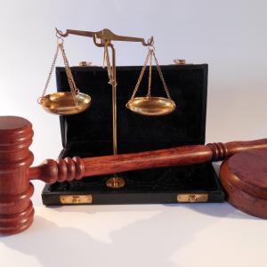 Richterhammer und Waage Richterhammer und Waage