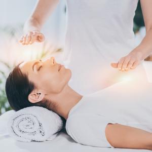 Zert. Therapeutic Touch - Ausbildung Weiterbildung nach § 64 GuKG - Adobe Stock LIGHTFIELD STUDIOS  Zert. Therapeutic Touch - Ausbildung Weiterbildung nach § 64 GuKG - Adobe Stock LIGHTFIELD STUDIOS