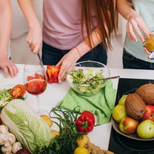 Dipl. Ernährungsexperte/in für Stoffwechseltypen & Darmgesundheit - AdobeStock golubovy