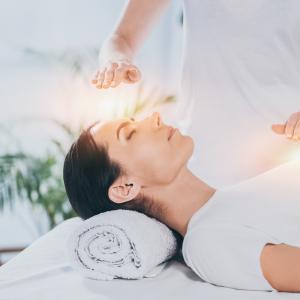 Weiterbildung Komplementäre Pflege - Therapeutic Touch - AdobeStock_ LIGHTFIELD STUDIOS  Weiterbildung Komplementäre Pflege - Therapeutic Touch - AdobeStock_ LIGHTFIELD STUDIOS