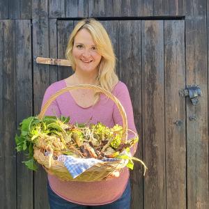 Karina Nouman - Kräuterpädadogin bei der Kräuterausbildung von BaBlü Karina Nouman - Kräuterpädadogin bei der Kräuterausbildung von BaBlü