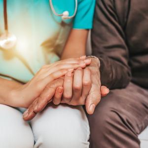 Weiterbildung Komplementäre Pflege - Therapeutic Touch - AdobeStock Weiterbildung Komplementäre Pflege - Therapeutic Touch - AdobeStock