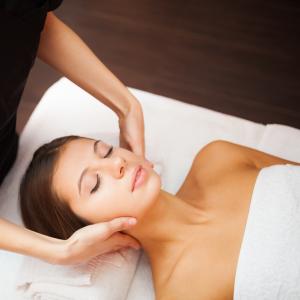 Hypertone Muskelentspannungstechnik - AdobeStock Hypertone Muskelentspannungstechnik - AdobeStock