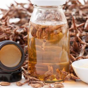 Knospenöl, Salbe und Salz - AdobeStock Knospenöl, Salbe und Salz - AdobeStock