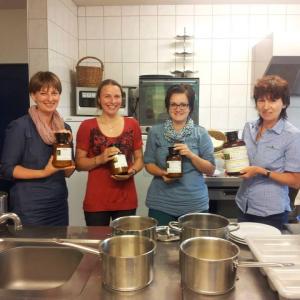 Einblicke in die Praxis bei der Meisterkräuterausbildung in Österreich Einblicke in die Praxis bei der Meisterkräuterausbildung in Österreich