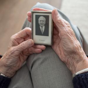 Aromapflege bei Demenz - Kurs für Pflegekräfte und Angehörige in Graz und Online Aromapflege bei Demenz - Kurs für Pflegekräfte und Angehörige in Graz und Online