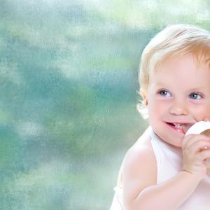 AdobeStock_Maryna Babych_Welche Kräuter eignen sich für Kinder