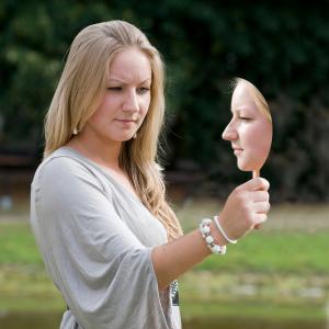 AdobeStock Engel73 _ verdrängte Glaubenssätze finden und der Wahrheit ins Gesicht schauen