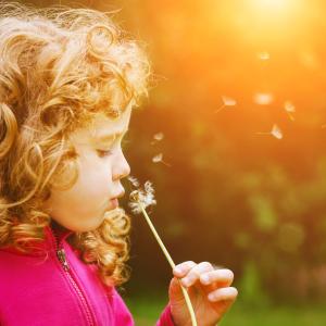 AdobeStock_ulkas_Ganzheitliche Kindergesundheit - TEM, Heilpflanzen, Die Homöopathie- und Naturheilkunde-Hausapotheke für Kinder AdobeStock_ulkas_Ganzheitliche Kindergesundheit - TEM, Heilpflanzen, Die Homöopathie- und Naturheilkunde-Hausapotheke für Kinder