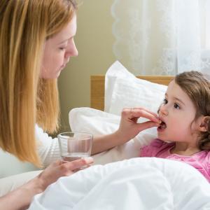 AdobeStock_SuziMedia_Natürliche Hausmittel und Hausapotheke für Kinder AdobeStock_SuziMedia_Natürliche Hausmittel und Hausapotheke für Kinder