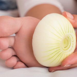 Zwiebelwickel AdobeStock Luis natürliche Heilmittel, Kräuter und Hausmittel für Kinder aus der TEM - Online Ausbildung Zwiebelwickel AdobeStock Luis natürliche Heilmittel, Kräuter und Hausmittel für Kinder aus der TEM - Online Ausbildung
