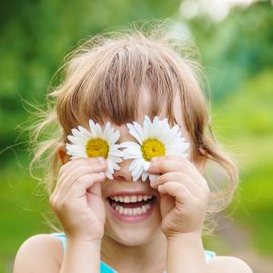 AdobeStock_Yanadjan - natürliche Heilmittel, Kräuter und Hausmittel für Kinder aus der TEM - Online Ausbildung