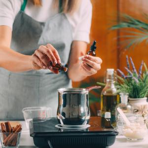 AdobeStock_Microgen_Seifen Rezepte mit ätherischen Öle - Seifen selber machen AdobeStock_Microgen_Seifen Rezepte mit ätherischen Öle - Seifen selber machen