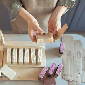 AdobeStock_Светлана Густова_Seifensieder Kurs Seifenherstellung AdobeStock_Светлана Густова_Seifensieder Kurs Seifenherstellung