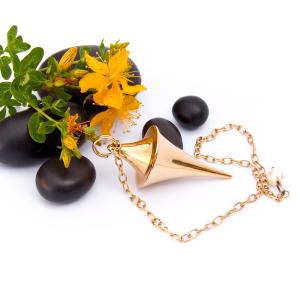 Arbeit mit Pendel in der energetischen Praxis mit ätherischen Ölen Arbeit mit Pendel in der energetischen Praxis mit ätherischen Ölen