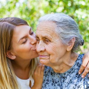 Aromapflege in der Altenpflege -  Fortbildung - AdobeStock_Ocskay Mark