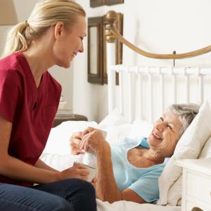 Aromapflege in der Altenpflege -  Fortbildung - Monkey Business AdobeStock Aromapflege in der Altenpflege -  Fortbildung - Monkey Business AdobeStock