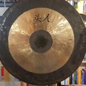 Gong im Praxisraum von Dieter Czerny- Start Dipl. Klangmassage Oktober 2023 Gong im Praxisraum von Dieter Czerny- Start Dipl. Klangmassage Oktober 2023