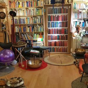 Praxisraum von Dieter Czerny - Grundaubildung Klangmassage Oktober 2023 Praxisraum von Dieter Czerny - Grundaubildung Klangmassage Oktober 2023