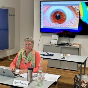 Einblicke in die Iridologie Ausbildungen bei BaBlü - am Bild Vistara Haiduk Einblicke in die Iridologie Ausbildungen bei BaBlü - am Bild Vistara Haiduk