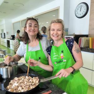 Einblicke aus dem Modul "TCM Diätetik Kochpraxis - 5 Elemente & vegane Küche" am 30.06.24 Einblicke aus dem Modul "TCM Diätetik Kochpraxis - 5 Elemente & vegane Küche" am 30.06.24