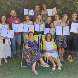 Diplomübergabe beim Lehrgang "Weiterbildung Komplementäre Pflege - Aromapflege §64 GuKG" Juli 2024 Diplomübergabe beim Lehrgang "Weiterbildung Komplementäre Pflege - Aromapflege §64 GuKG" Juli 2024