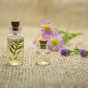 Aromatherapie & Ätherische Öle - Kraftpakete für die Seele Aromatherapie & Ätherische Öle - Kraftpakete für die Seele