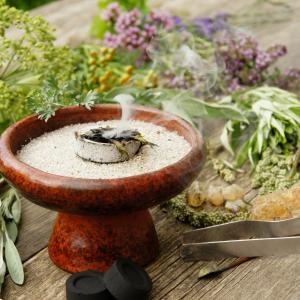 Räuchern mit heimischen Kräutern Harzen Salbei Fichte Beifuß TEM - Kurs bei BaBlü Foto: behewa AdobeStock Räuchern mit heimischen Kräutern Harzen Salbei Fichte Beifuß TEM - Kurs bei BaBlü Foto: behewa AdobeStock