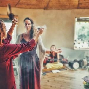 Räucherkurs Online: Im Seminar über Räuchern lernen: Magische Rituale Räuchern, Fotocredit: ozefklopacka AdobeStock